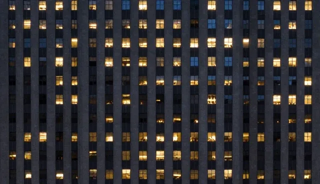 娄底网站建设:选择自建与外包的优劣比较